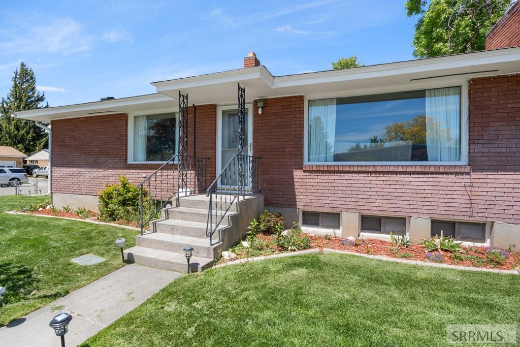 2085 Sequoia Drive Property Photo 1