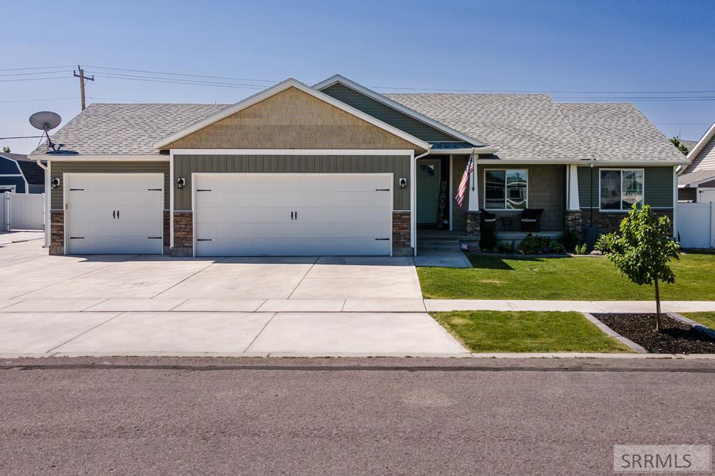 1137 Boedy Property Photo 1