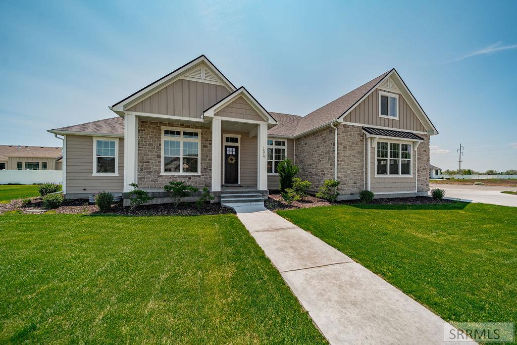 1574 Palm Springs Drive Property Photo 1