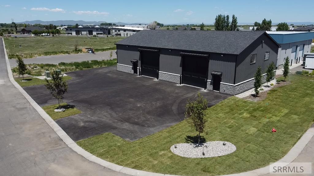 350 Business Loop Property Photo 1