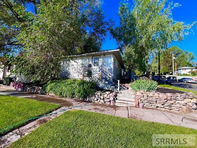 1053 N Lincoln Street Property Photo 1