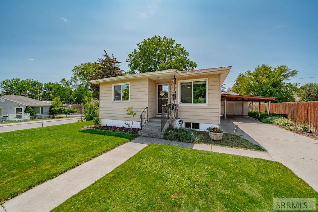 696 Gladstone Street Property Photo 1