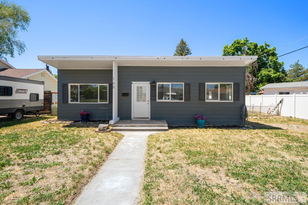 160 Horrocks Drive Property Photo 1