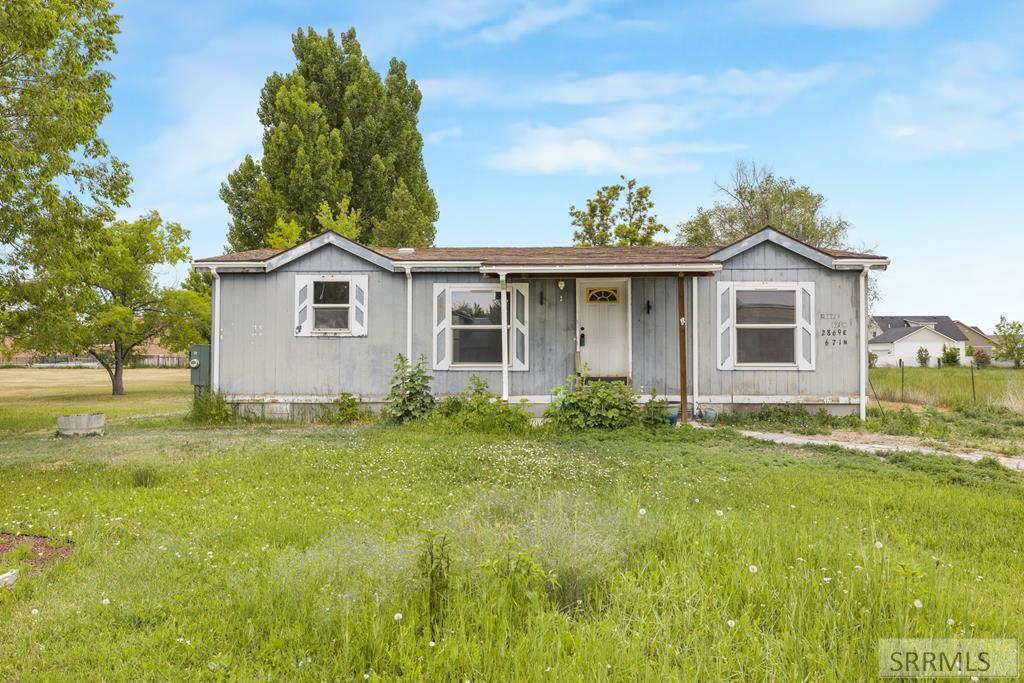 2869 E 671 N