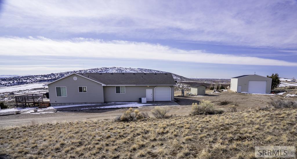 1027 E Butte Road Property Photo 3
