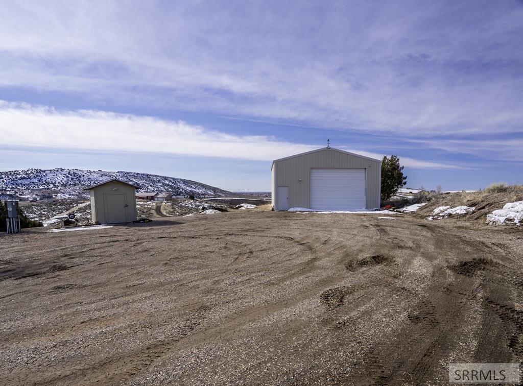 1027 E Butte Road Property Photo 4
