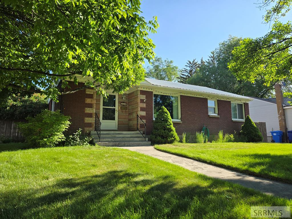 505 E 1st N Property Photo 1