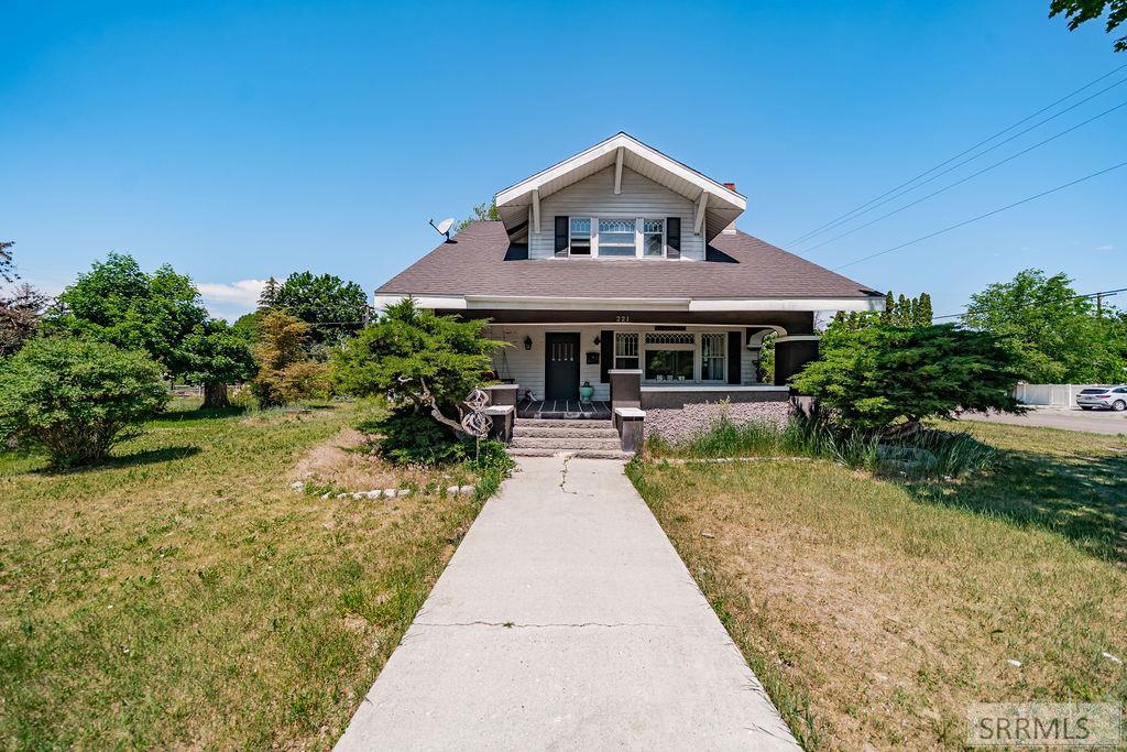 221 S Pine Street Property Photo 1