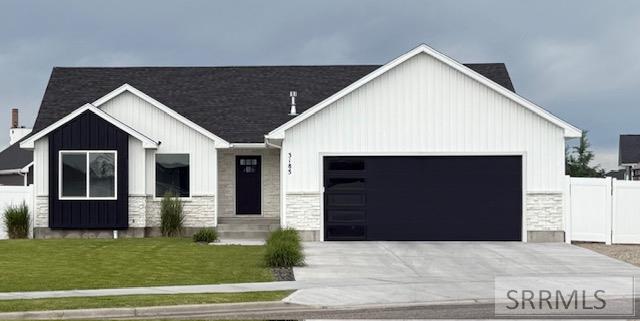 3185 E Greenwillow Lane Property Photo
