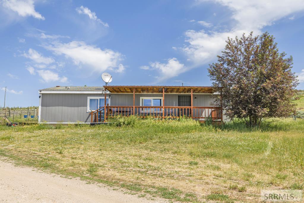 1598 E Harkness Canyon Road Property Photo 1