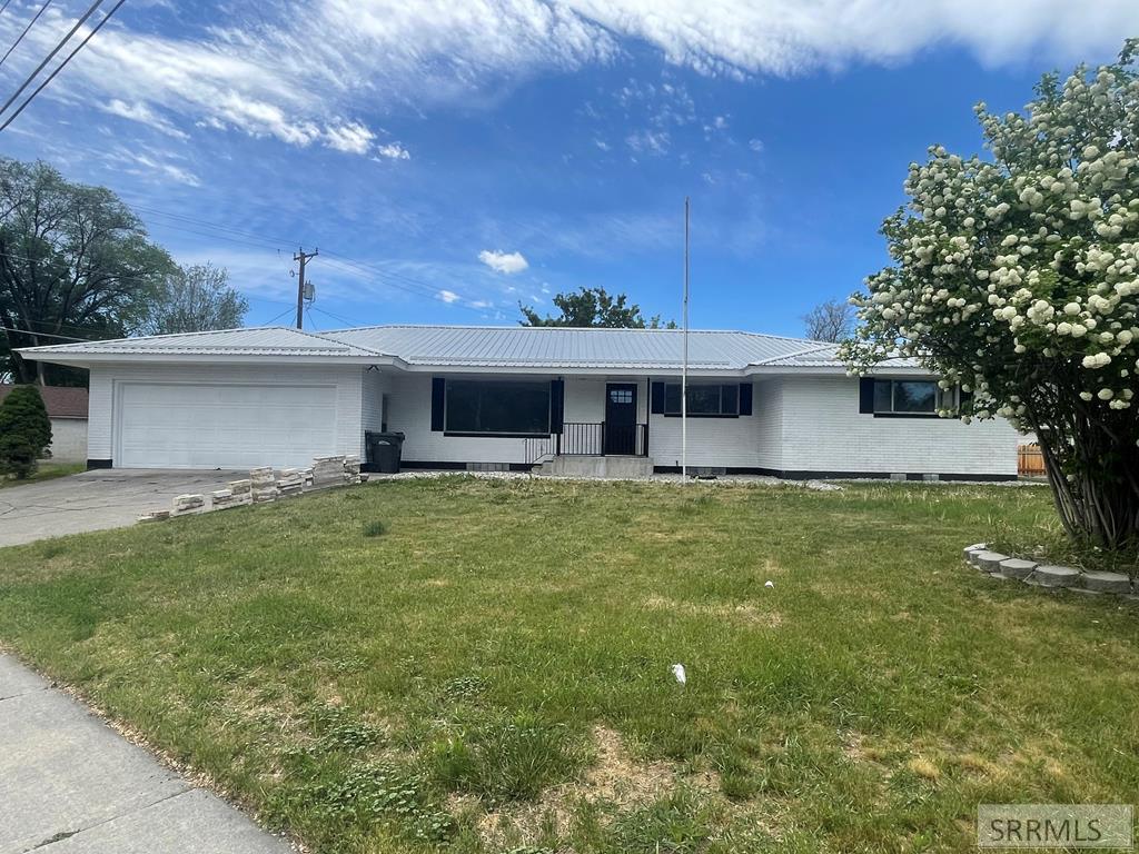 375 N Freeman Avenue Property Photo 1