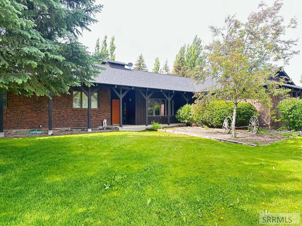 8101 E 2000 N Property Photo 1