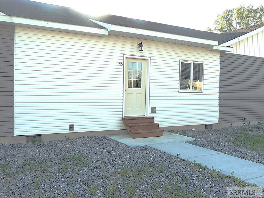 195 S 11th W Property Photo 1