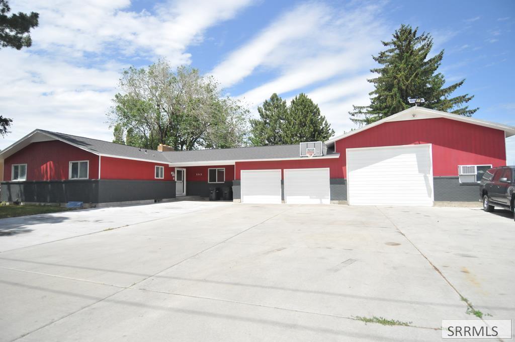 2313 E 1st Street Property Photo
