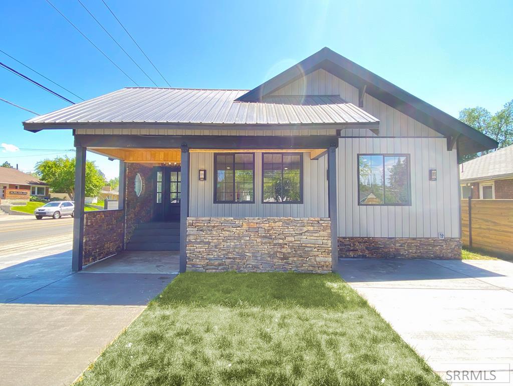 494 11th Street Property Photo 1