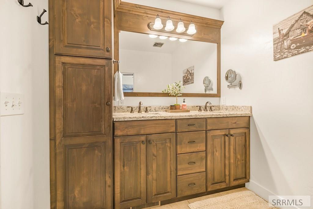 3552 E 630 N Property Photo 27