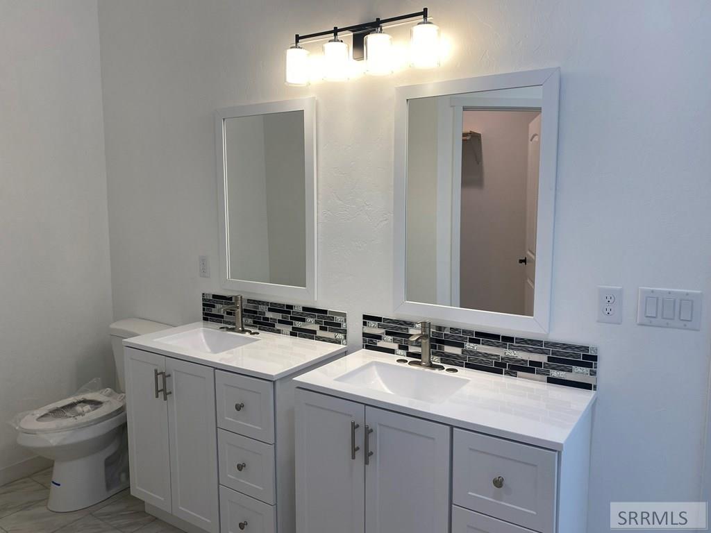 810 Excelsior Lane Property Photo 13