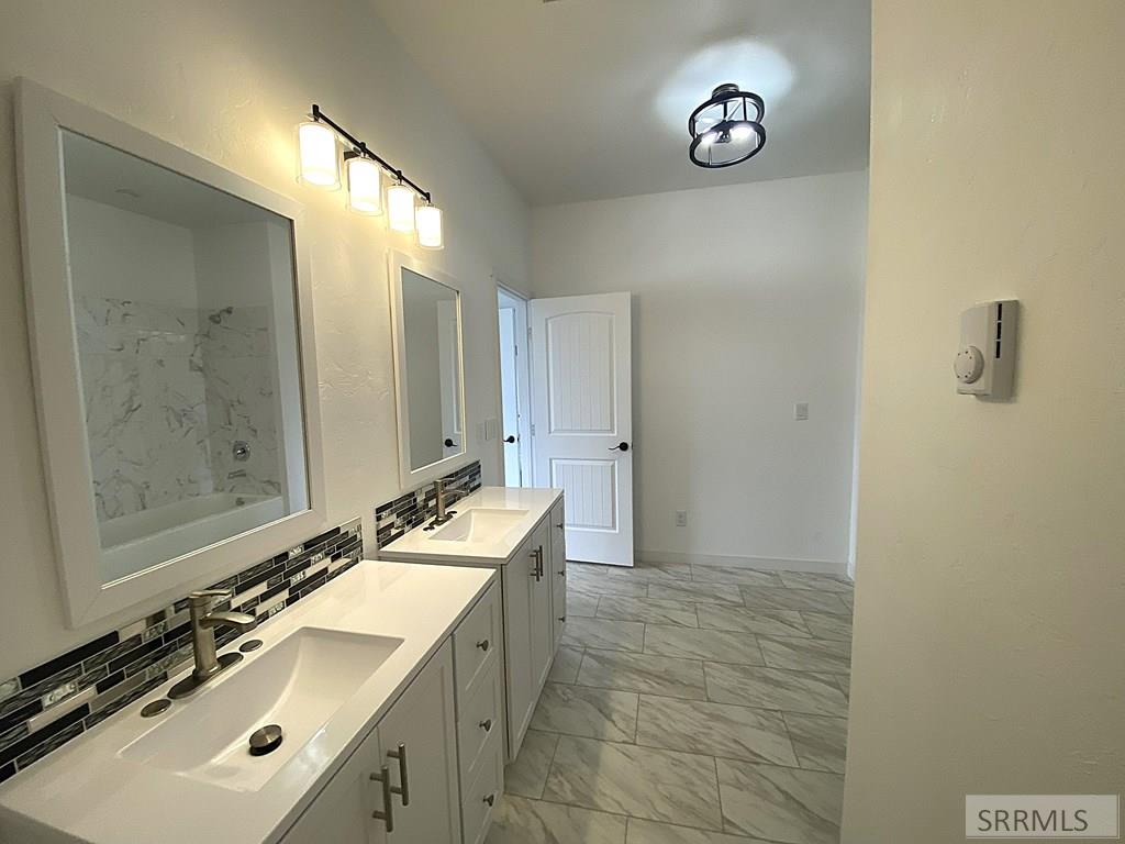 810 Excelsior Lane Property Photo 14