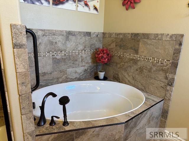 3712 E 10 N Property Photo 16