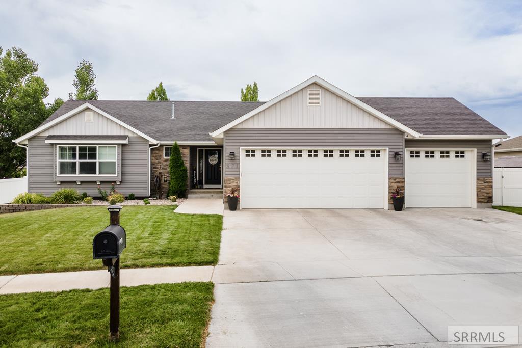 871 Daybreak Drive Property Photo 1