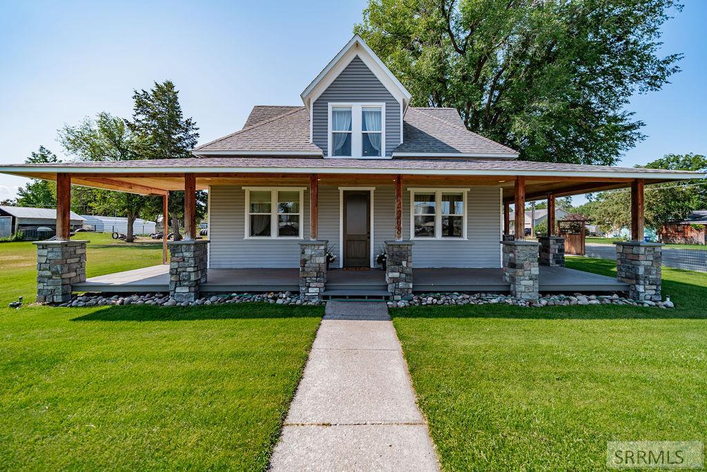 208 E 7th S