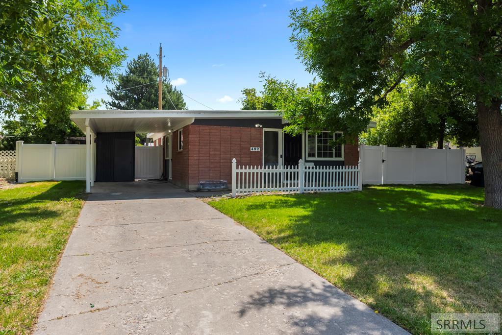 492 Melrose Drive Property Photo 1