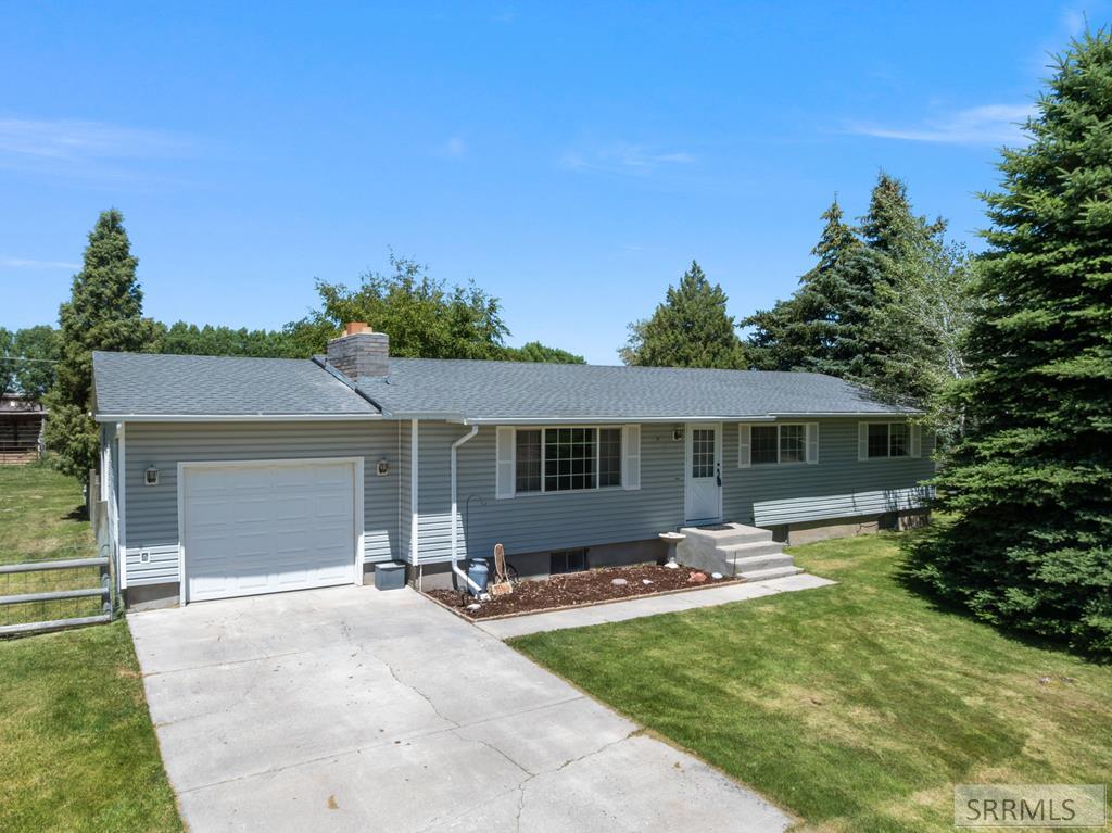 14582 W Lacey Road Property Photo 1