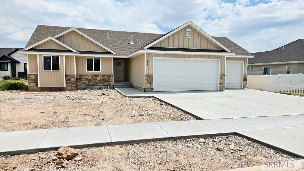 796 Hollow Drive Property Photo 1