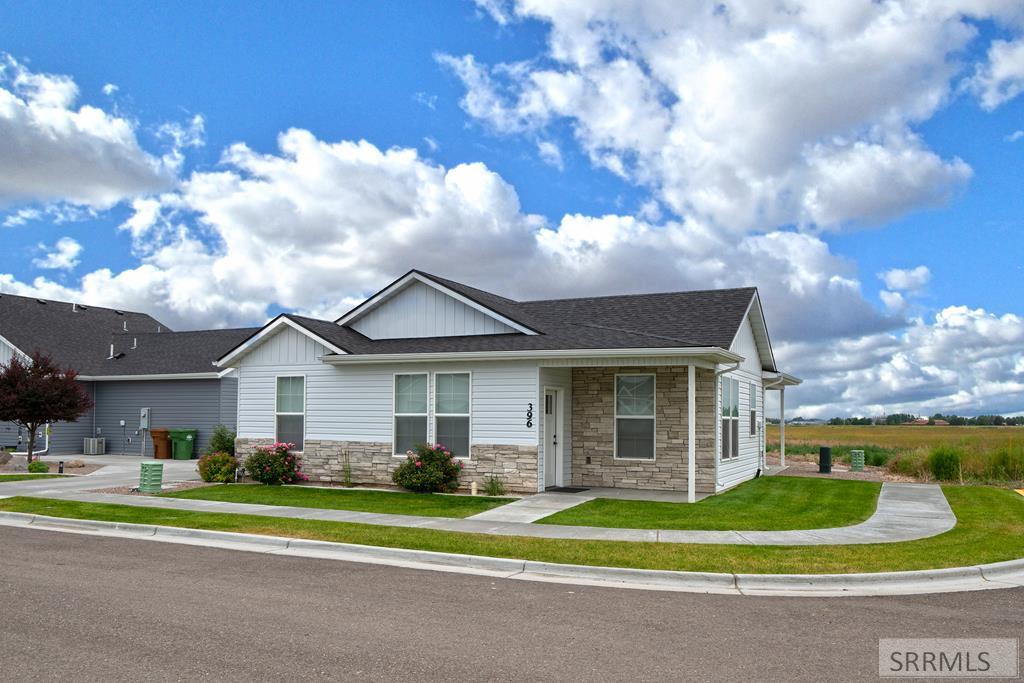 396 Radiance Court Property Photo 1