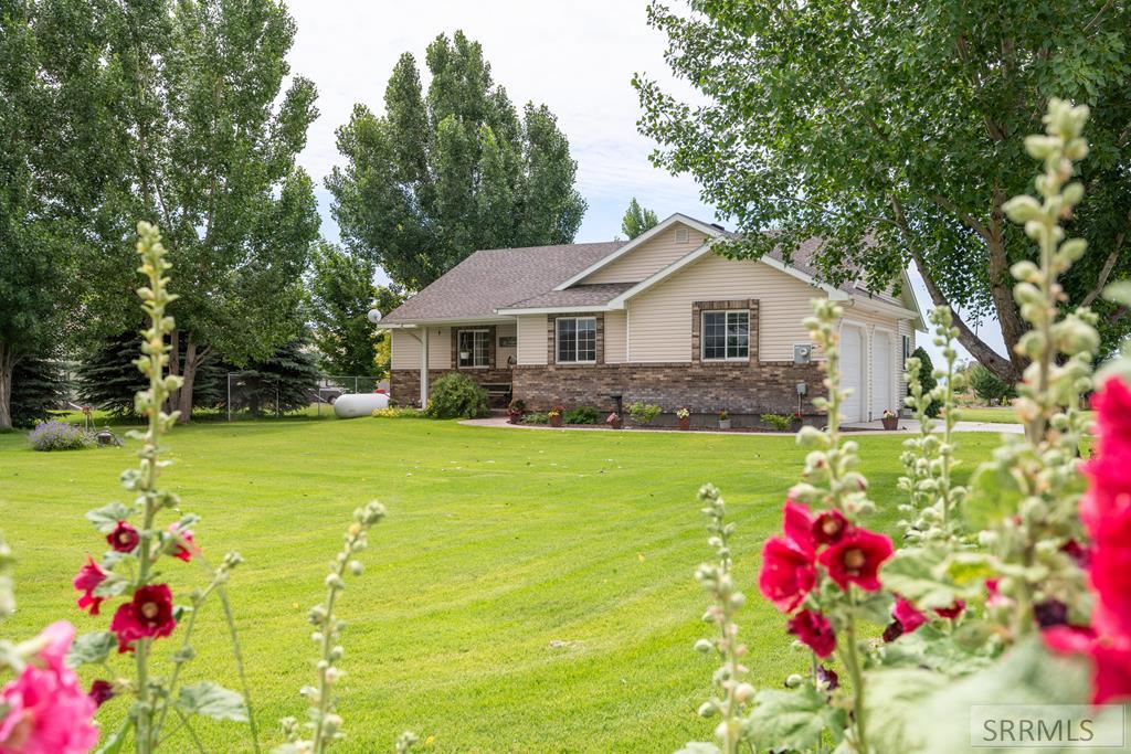 3256 E 100 N Property Photo 1