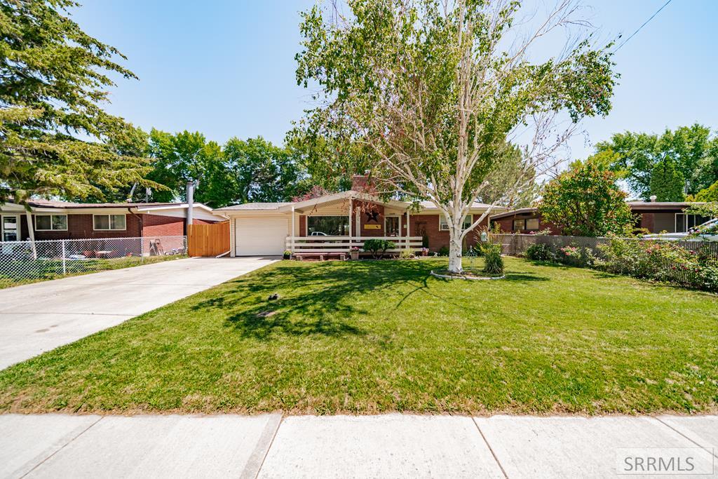 1685 Dennis Street Property Photo 1
