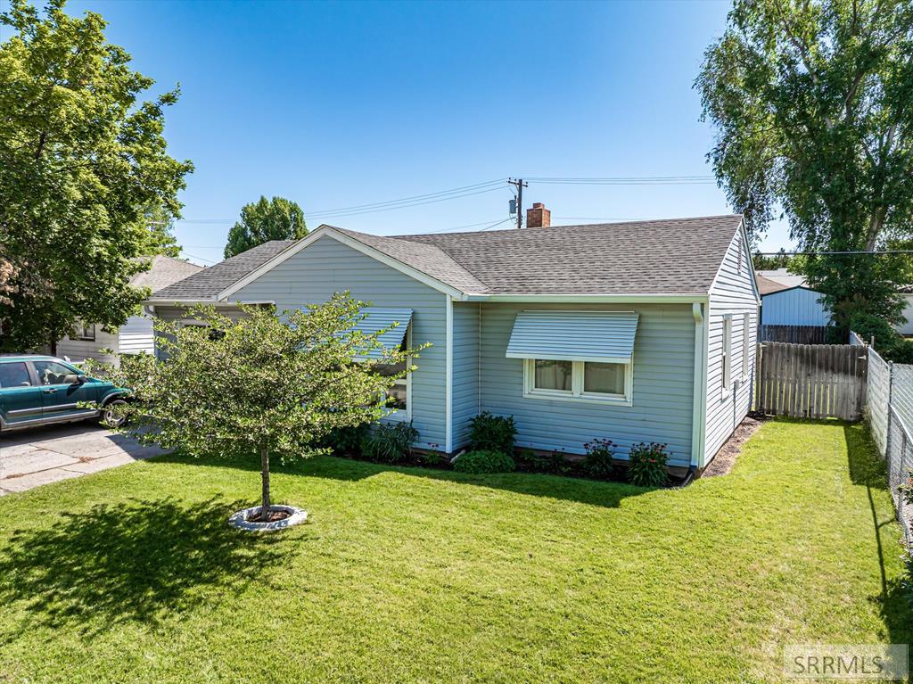 1040 Howard Avenue Property Photo 1
