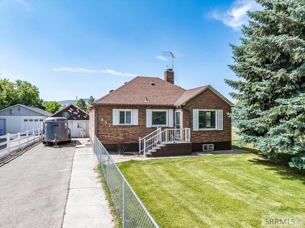 857 Berryman Road Property Photo 1