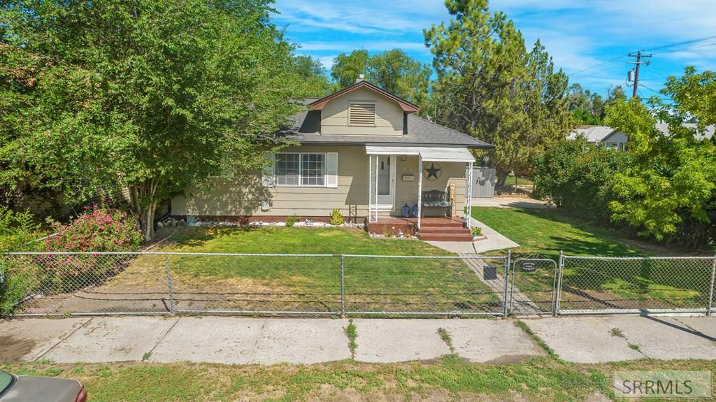 904 W Custer Street Property Photo 2