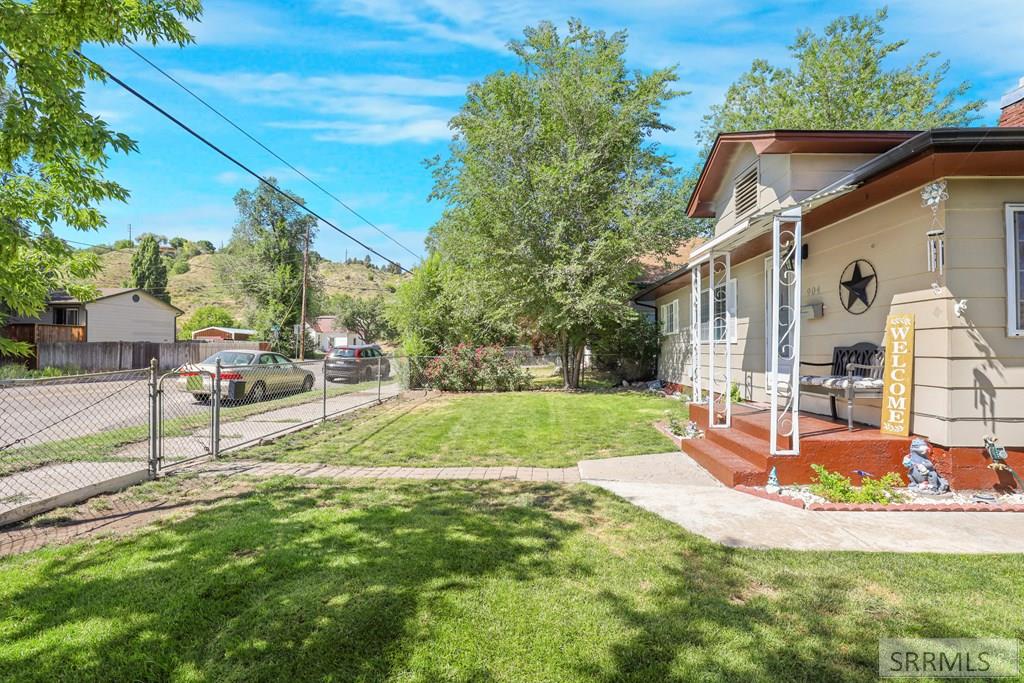 904 W Custer Street Property Photo 4