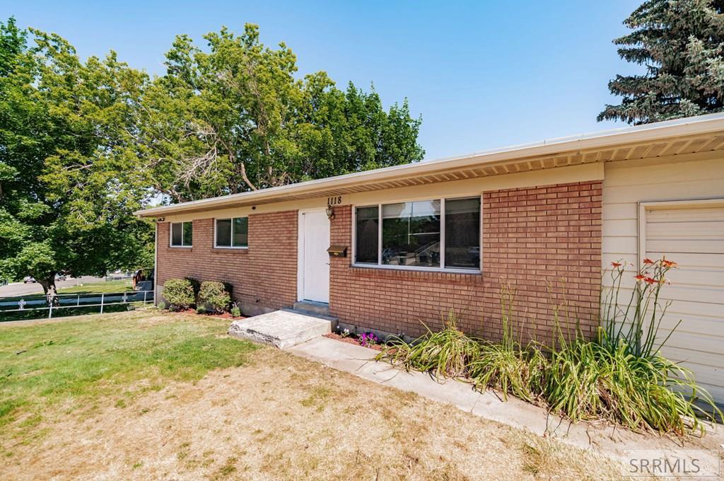 1118 La Brea Property Photo 1