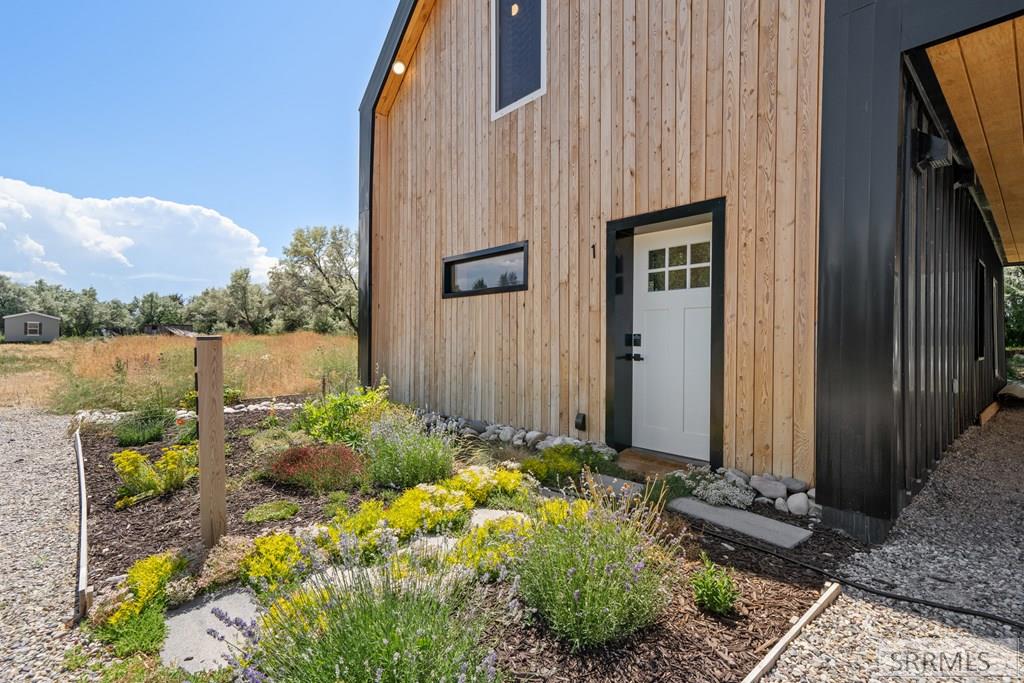 7885 Cottage Court Property Photo 3