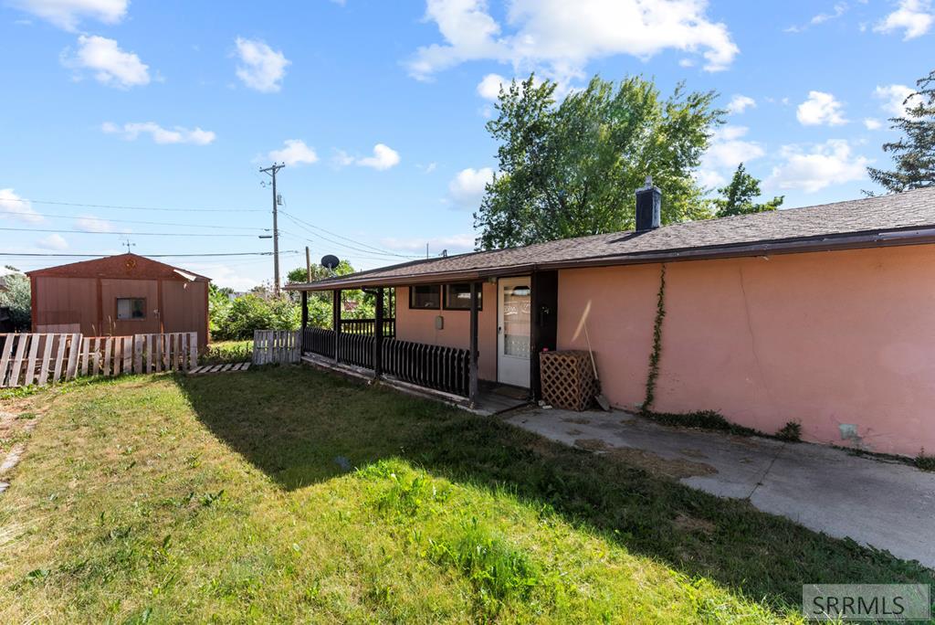 960 Royal Place Property Photo 1