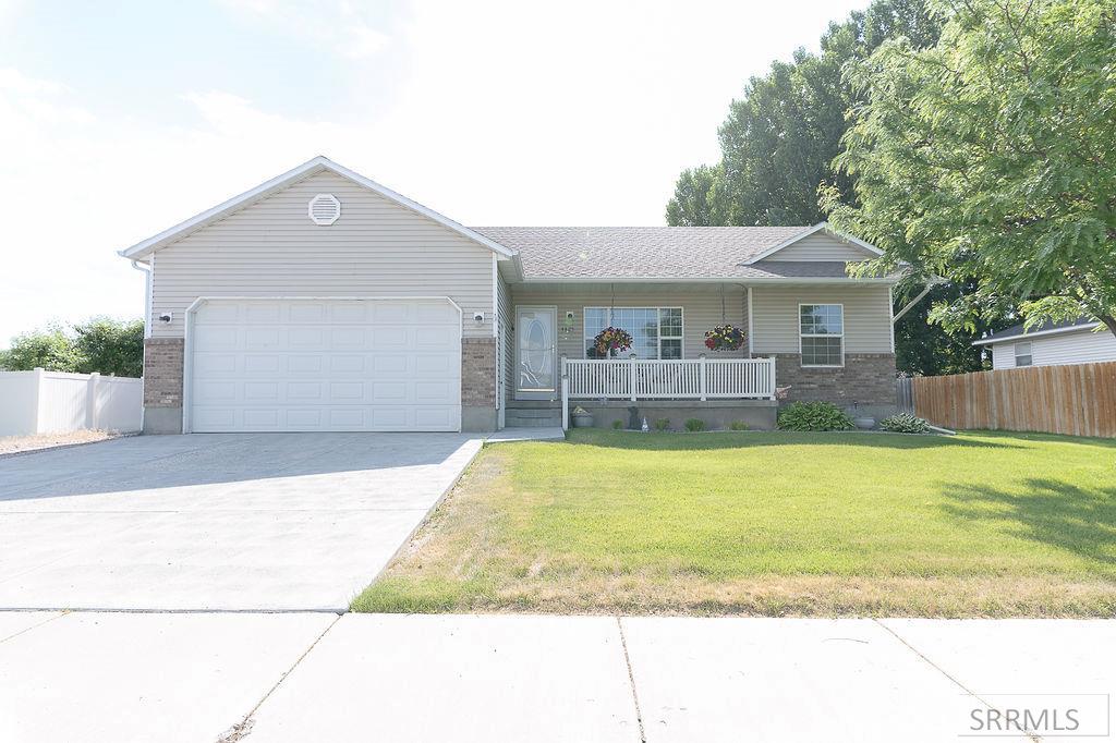 4425 Deer Avenue Property Photo 1