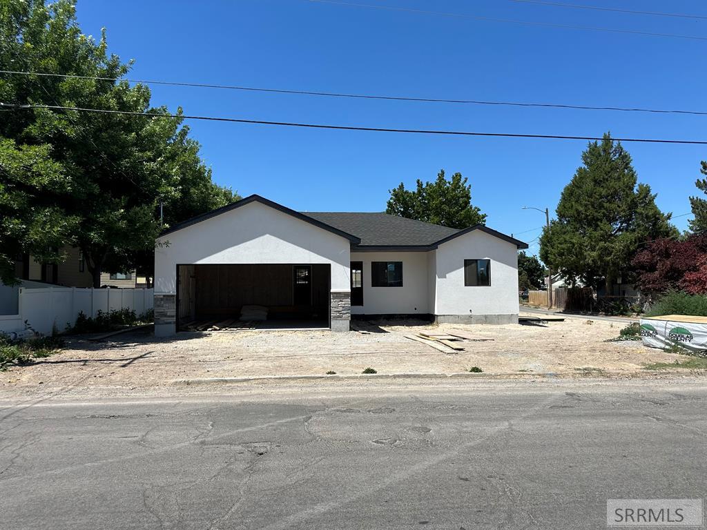 365 Elm Street North Property Photo 1