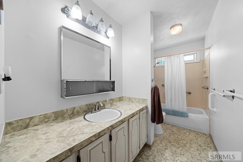 226 W Center Street Property Photo 15