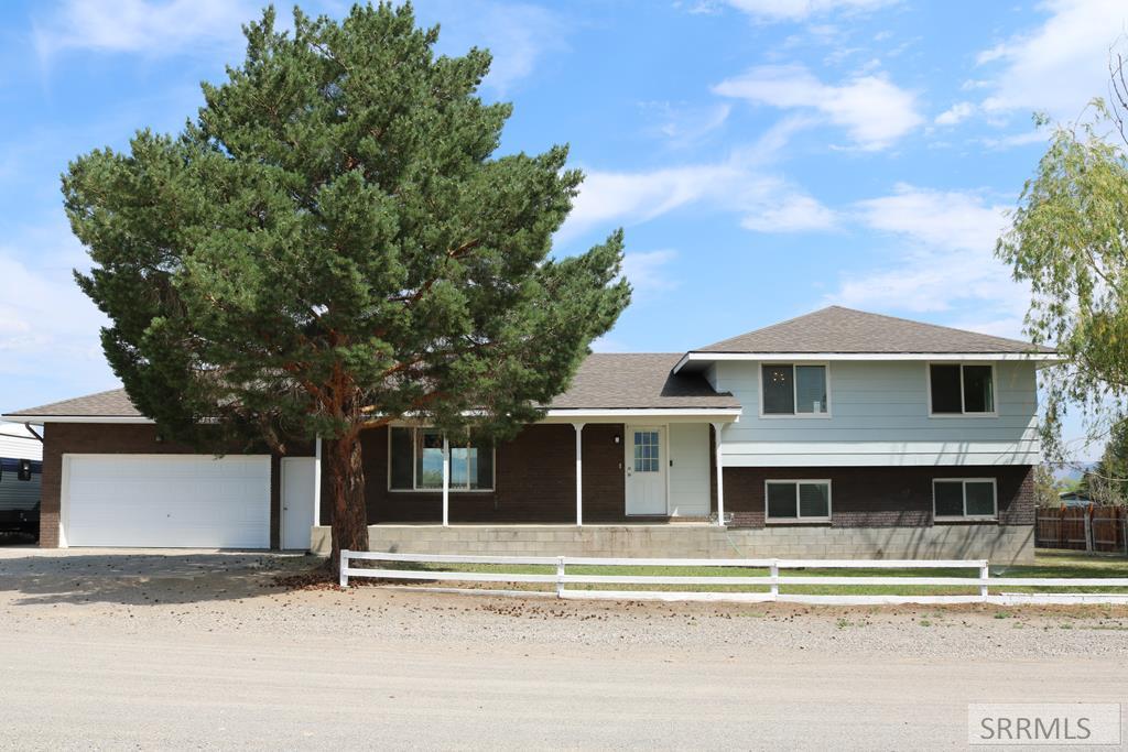 176 Valley Court Property Photo 1