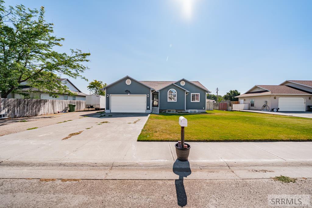 1232 Charlynn Way Property Photo