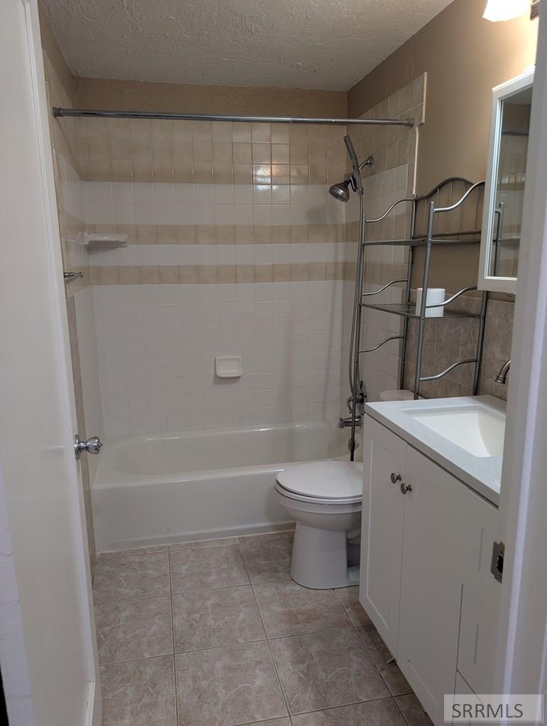 1185 15 E Property Photo 8