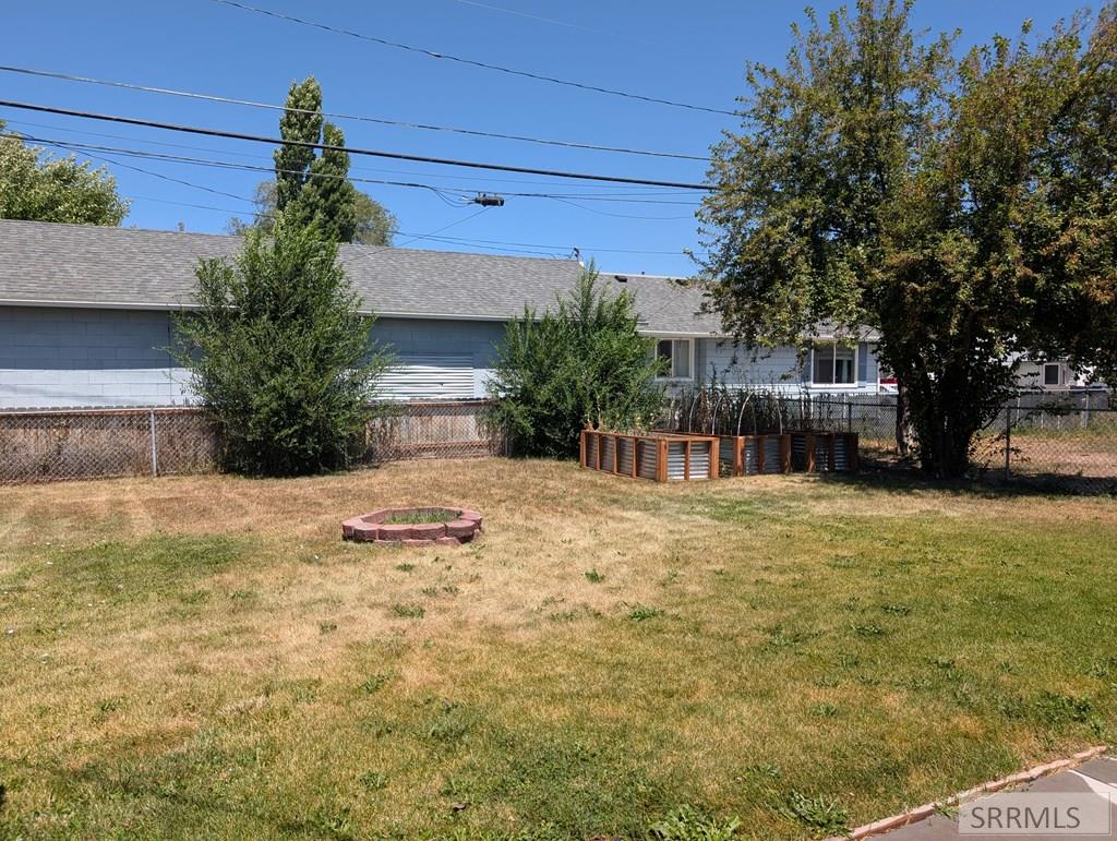 1185 15 E Property Photo 14