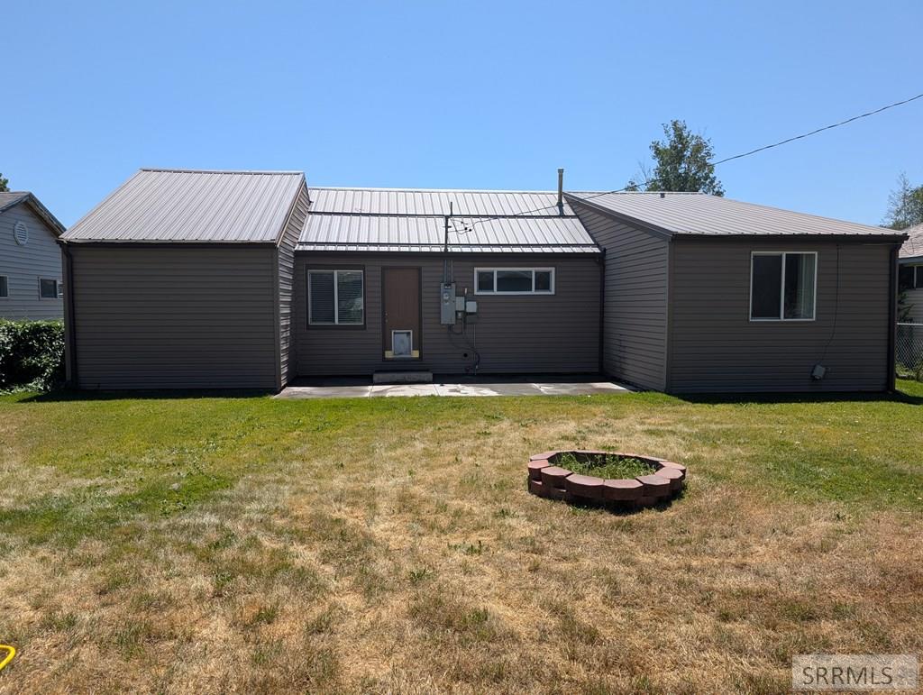 1185 15 E Property Photo 16