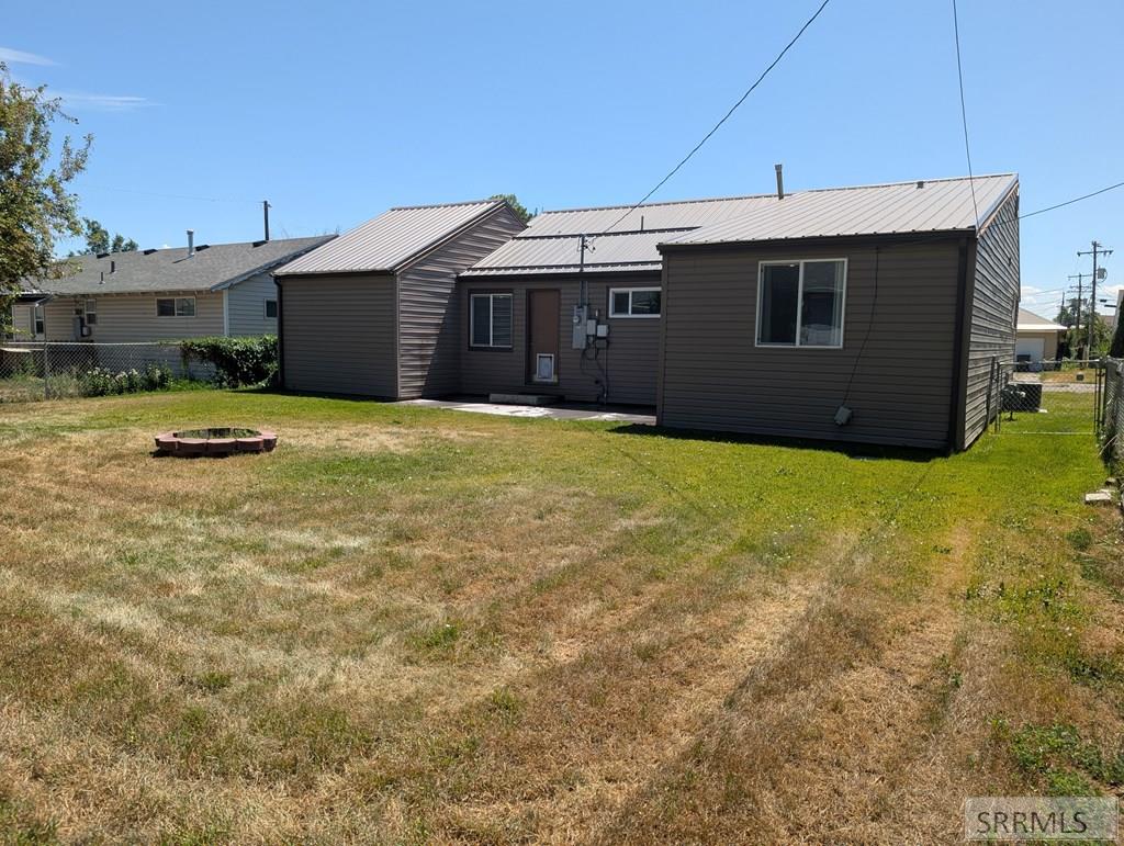 1185 15 E Property Photo 18