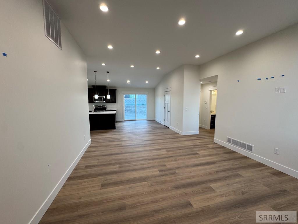 404 Kelton Circle Property Photo 3