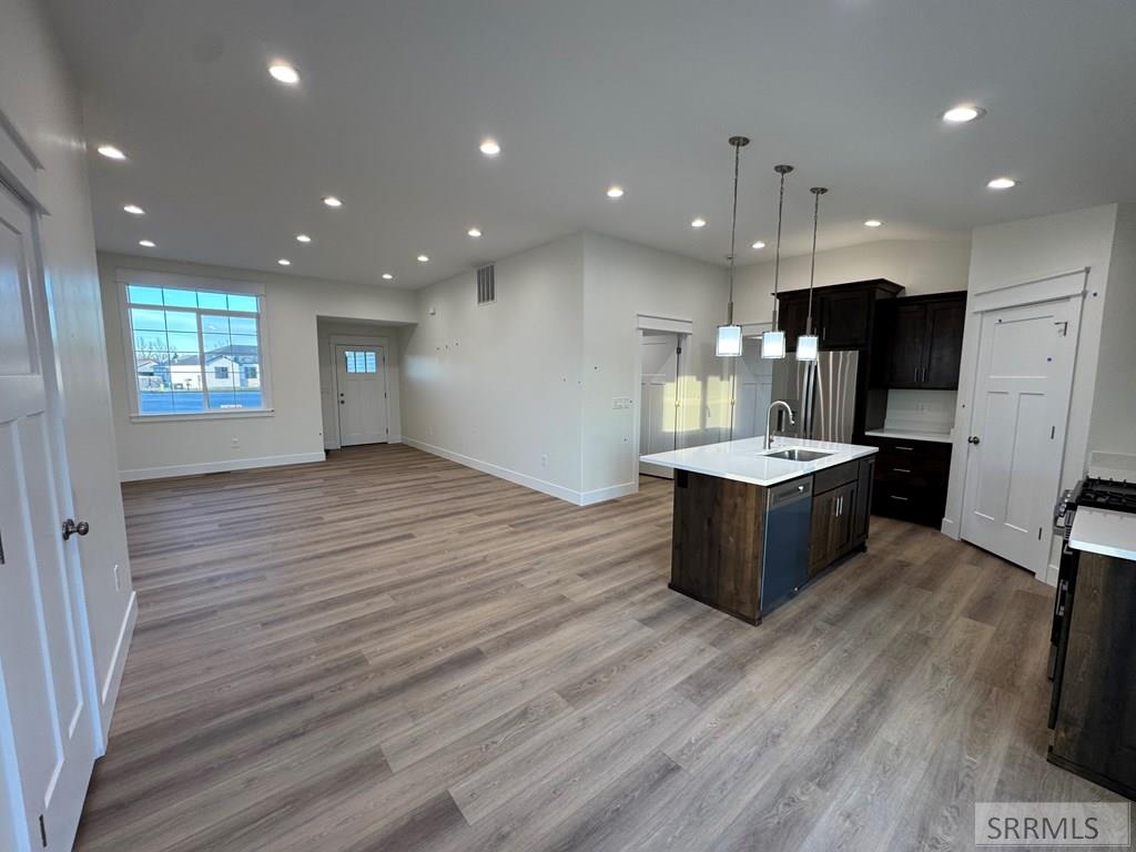 404 Kelton Circle Property Photo 6