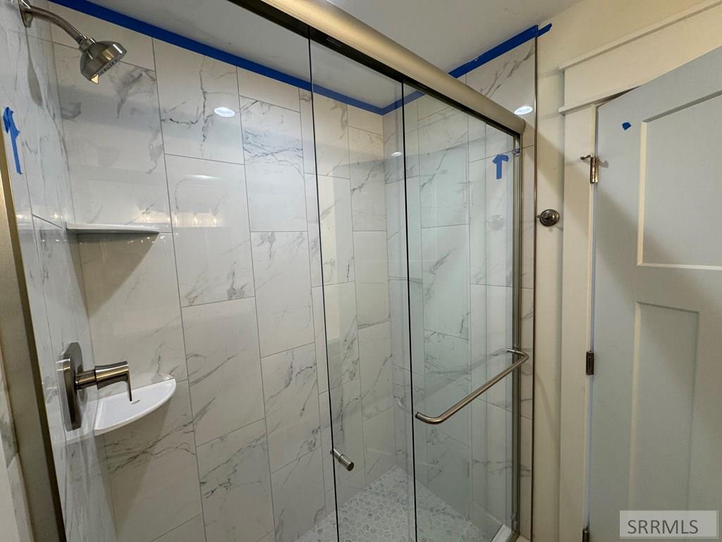 404 Kelton Circle Property Photo 12